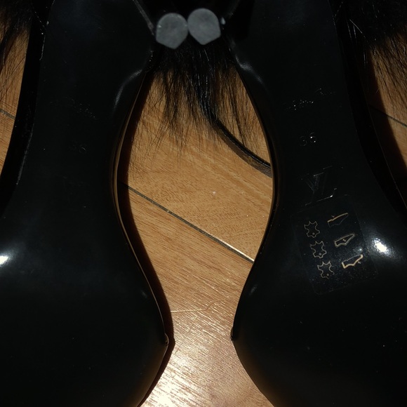 Louis Vuitton Call Back Heel Sandal Fur Trim - Picture 8 of 10
